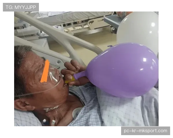 孩子在病床上模仿运动员呼吸练康复